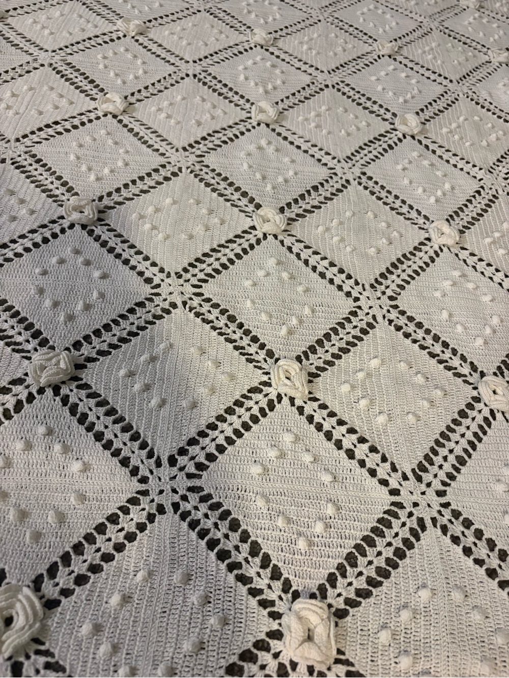 XLRG Vintage Queen/King Handcrafted Cream Crochet Bedspread – Elegant